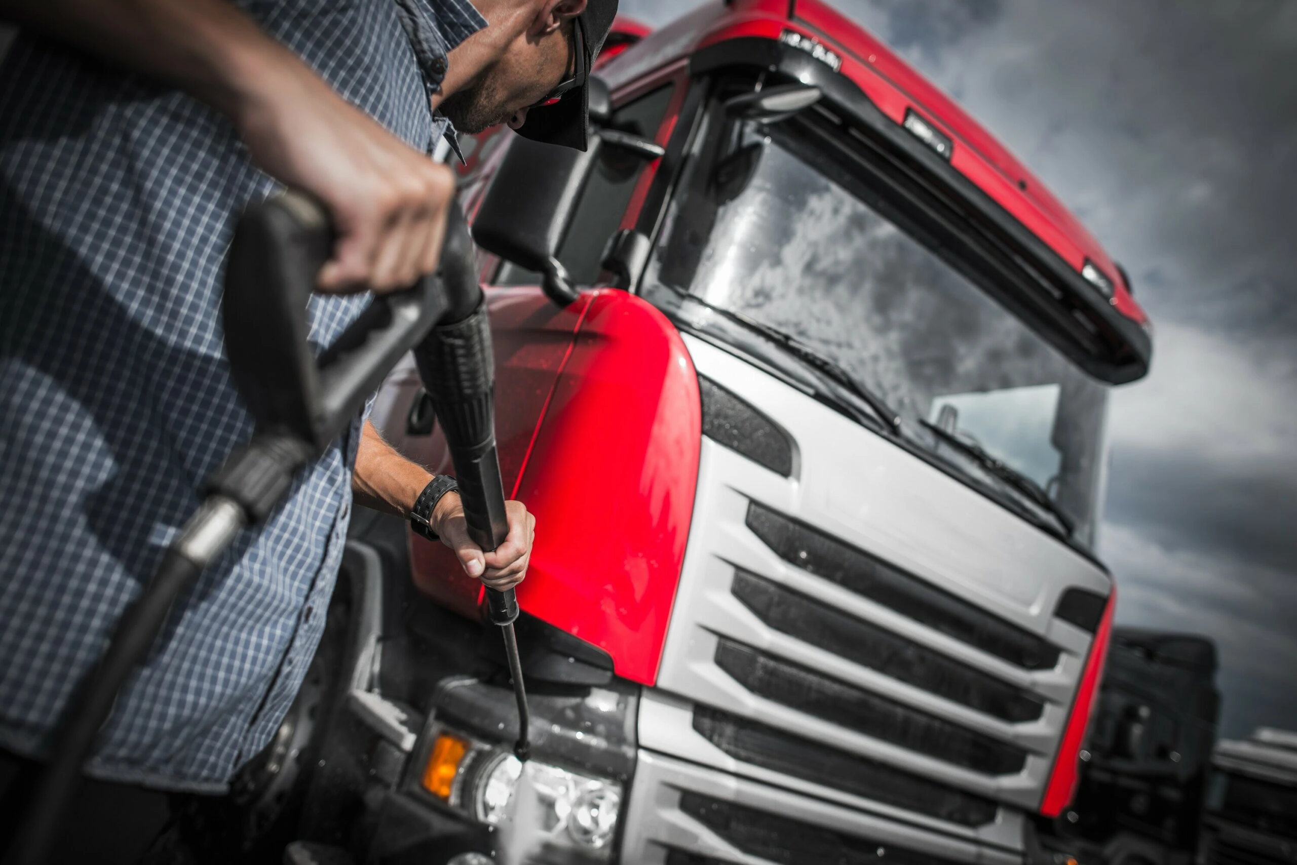 Top Benefits of Regularly Washing Your Truck for Business Owners
